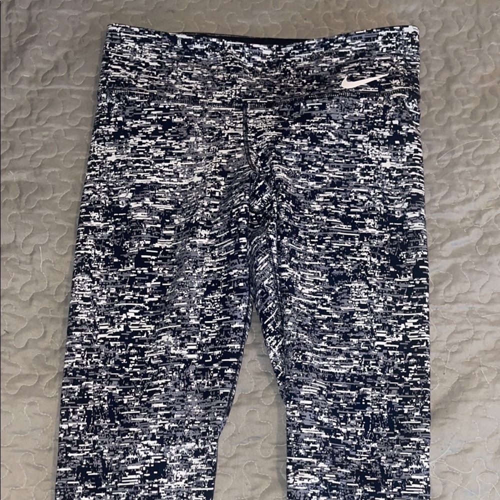 Nike active leggings printed size medium